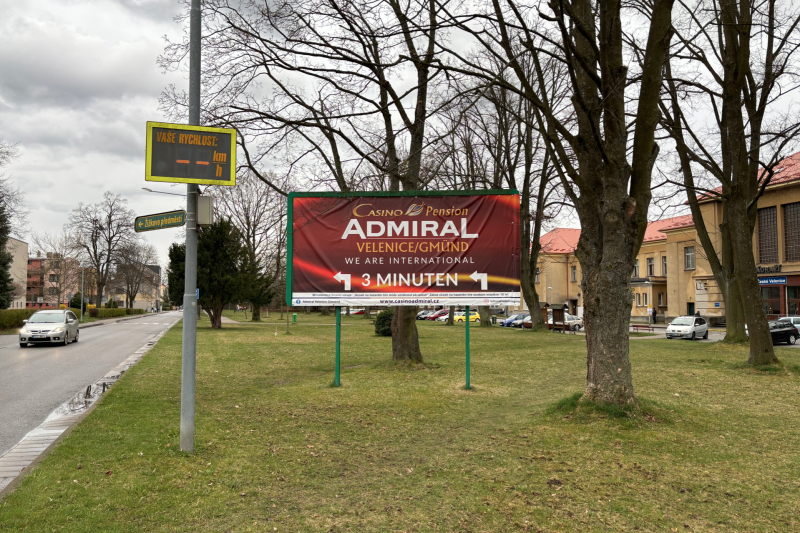 Konec reklamního billboardu propagujícího hazard