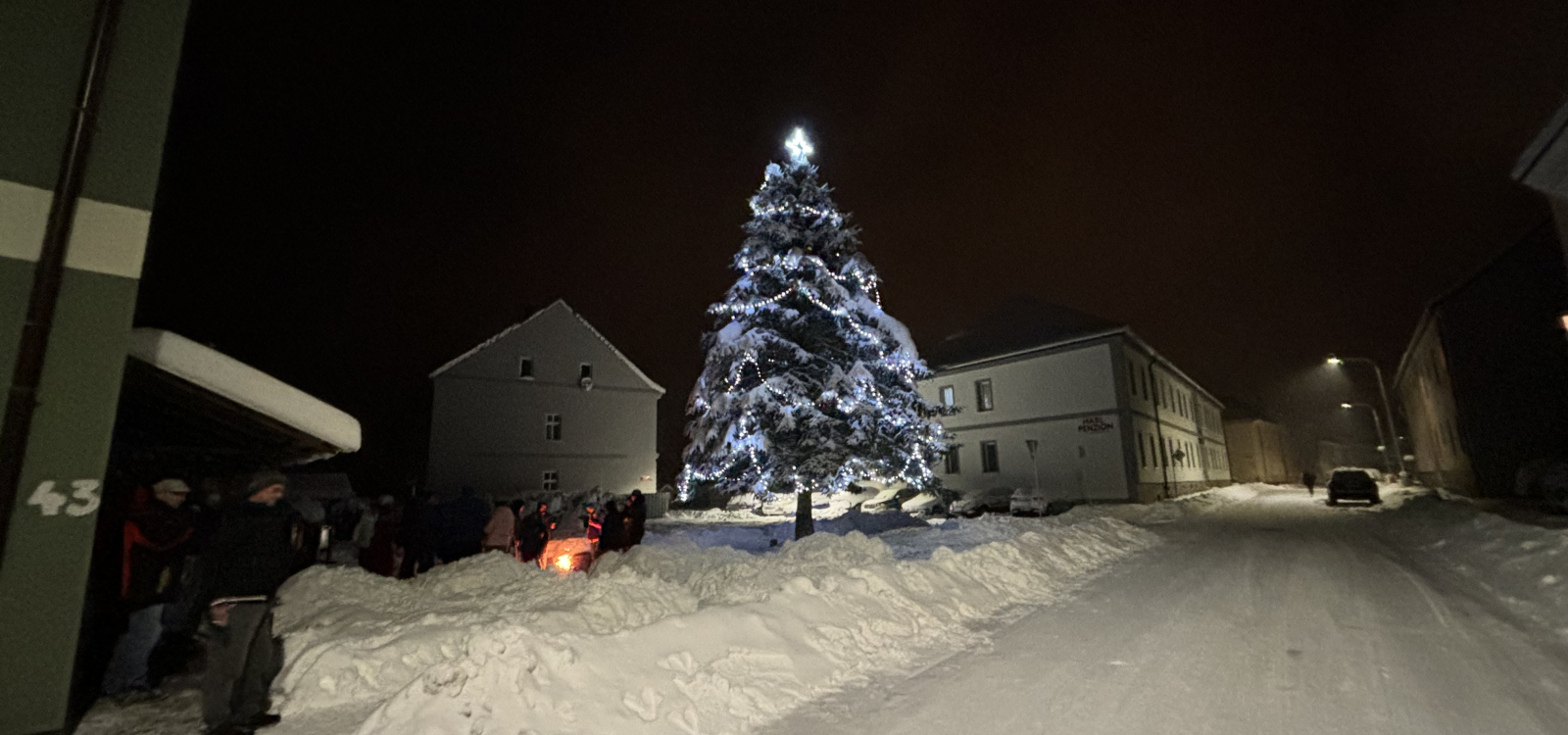 Rozsvícení vánočního stromku za tunelem